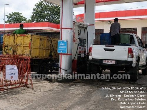 Dugaan Pengisian Solar Subsidi ke Drum dan Bak Truk di SPBU Kapuas Hulu Jadi Sorotan, Aparat Diminta Turun Tangan